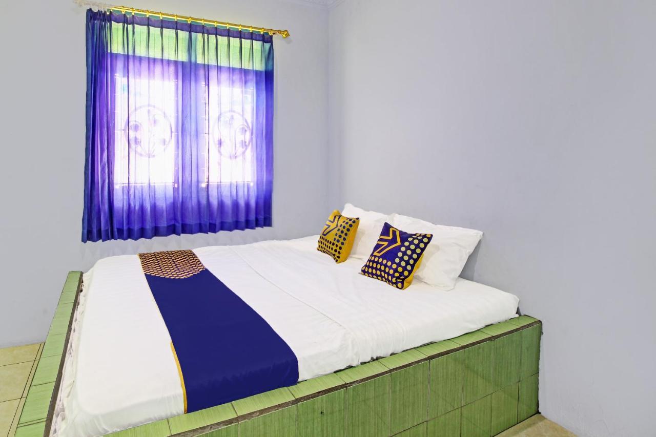 Spot On 91694 Hotel Rama Chandra Temanggung Luaran gambar