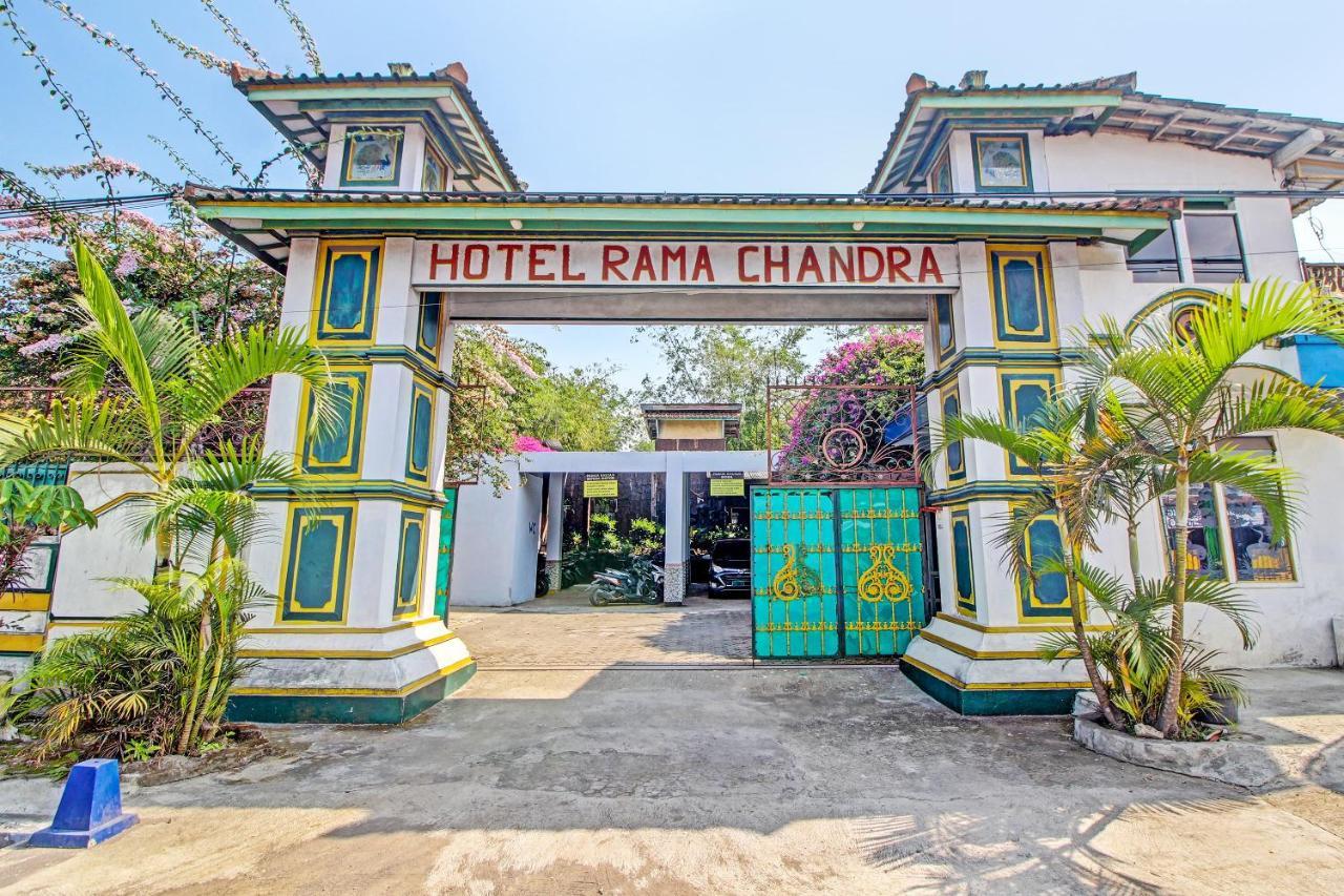 Spot On 91694 Hotel Rama Chandra Temanggung Luaran gambar