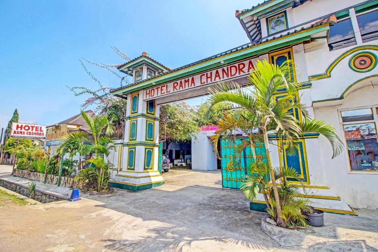 Spot On 91694 Hotel Rama Chandra Temanggung Luaran gambar